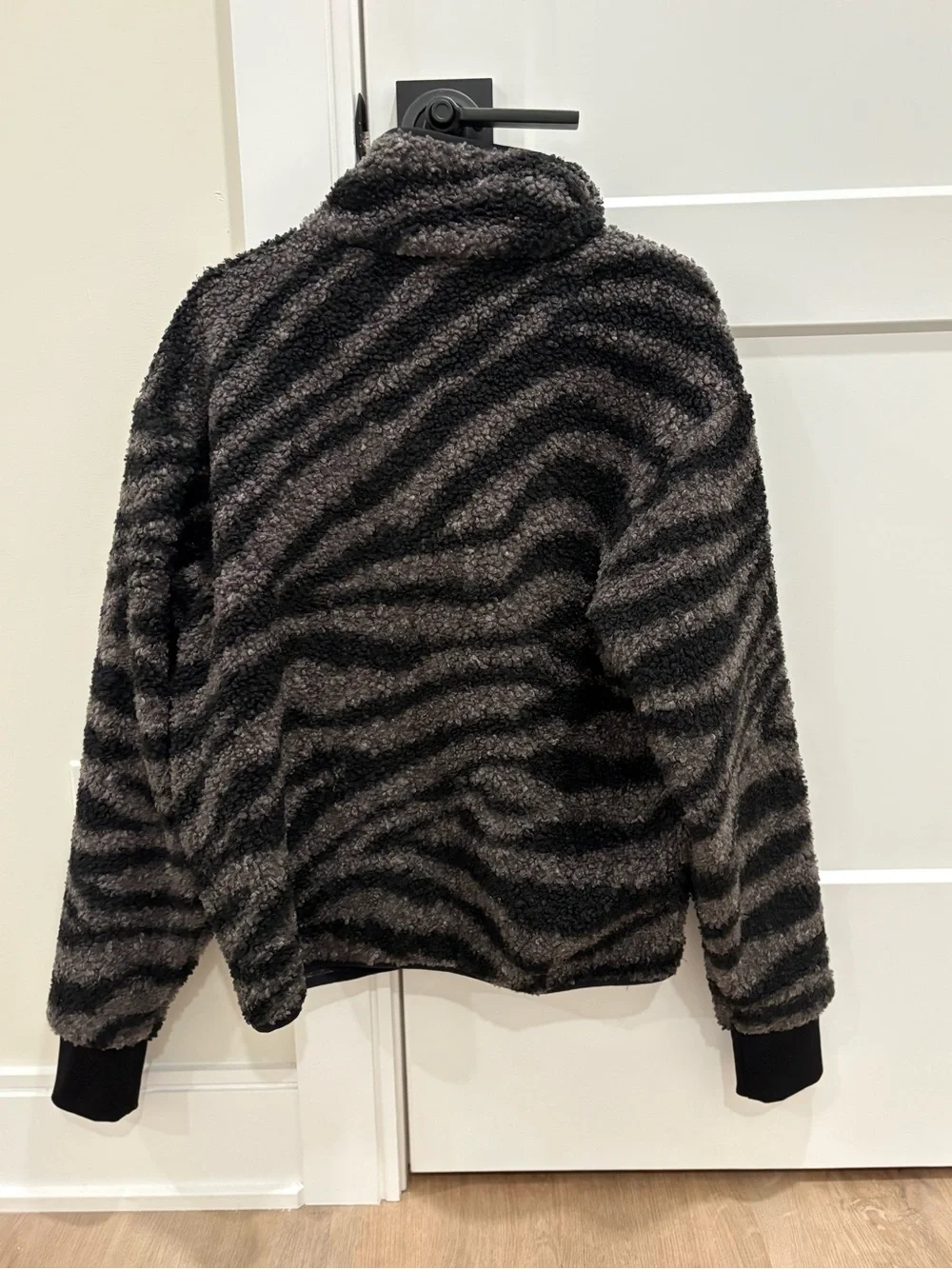 Varley Napoli Fleece Sherpa Zebra Print Jacket in Grey and Black - Picture 6 of 8